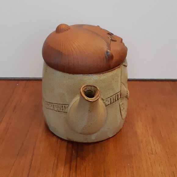 Vintage Japanese Stoneware Teapot - Granny - Grandma - Old Lady - Japan - Picture 4 of 10